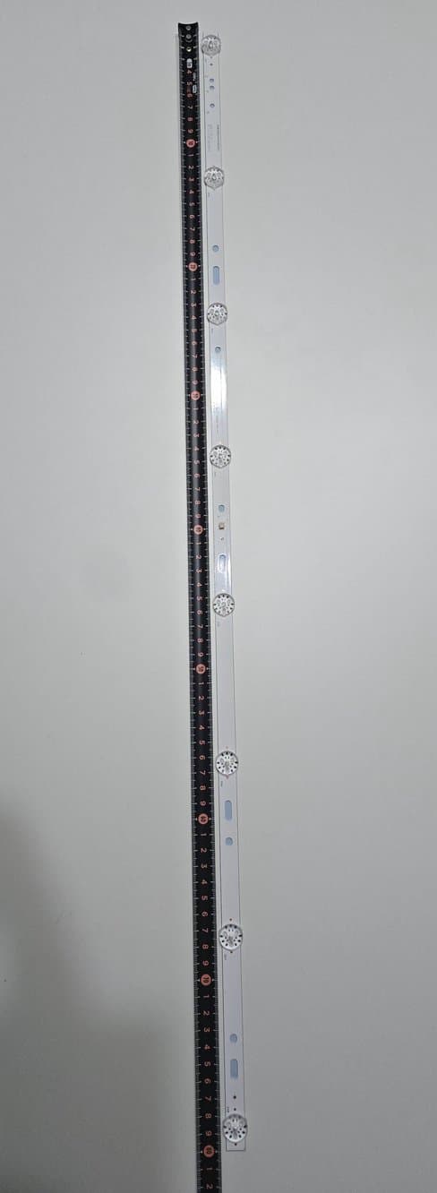 Комплект светодиодной подсветки (LED-линейки) для телевизоров 43" (3V, 8 LED, длина 80 см, китайское производство)